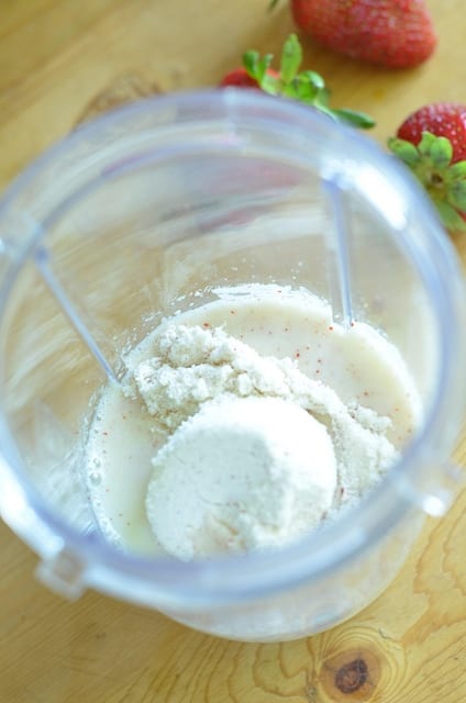 BiPro Strawberry with milk in blender